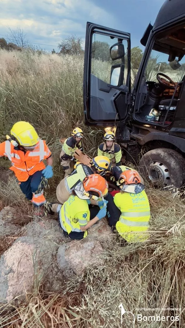 Accidente en la rotonda de Quicena y Montearagón. 