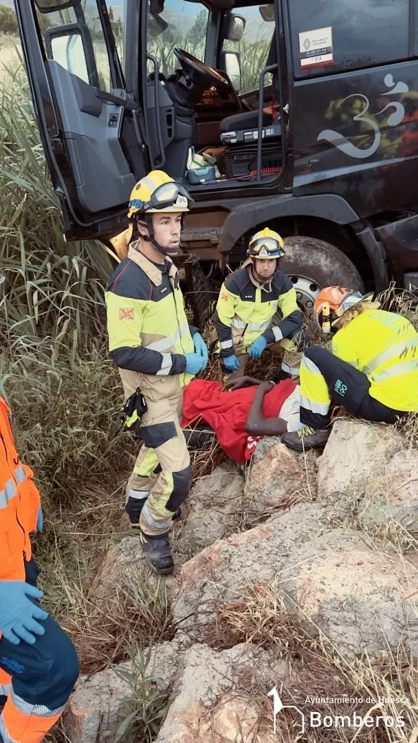 Accidente en la rotonda de Quicena y Montearagón. 
