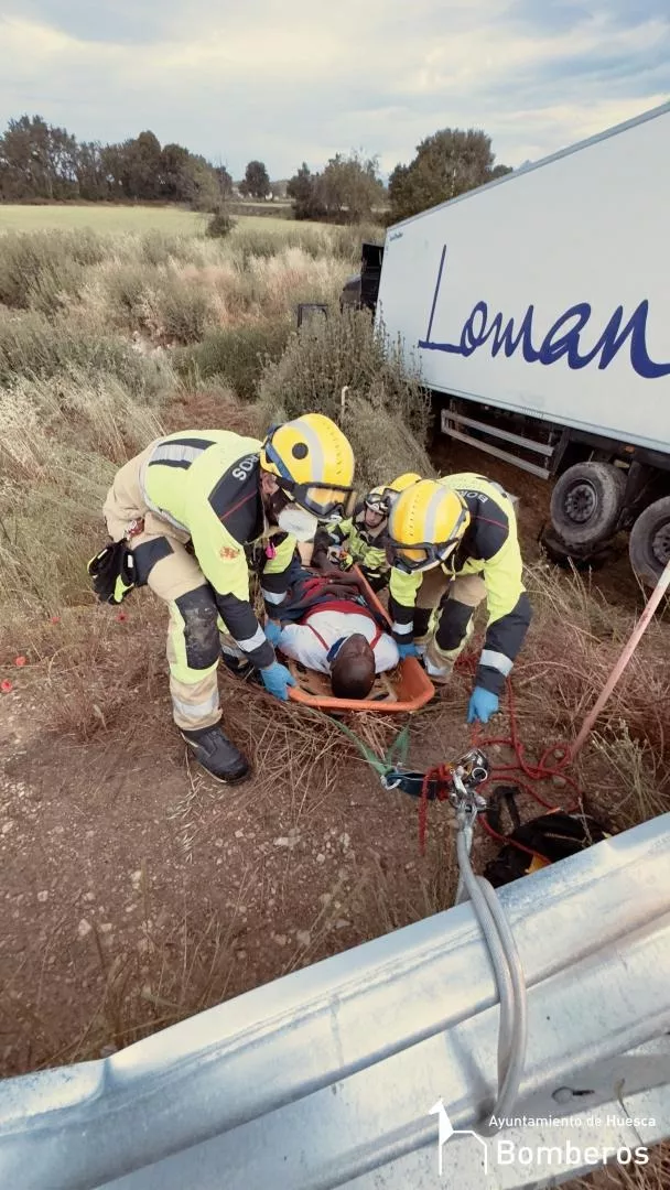 Accidente en la rotonda de Quicena y Montearagón. 