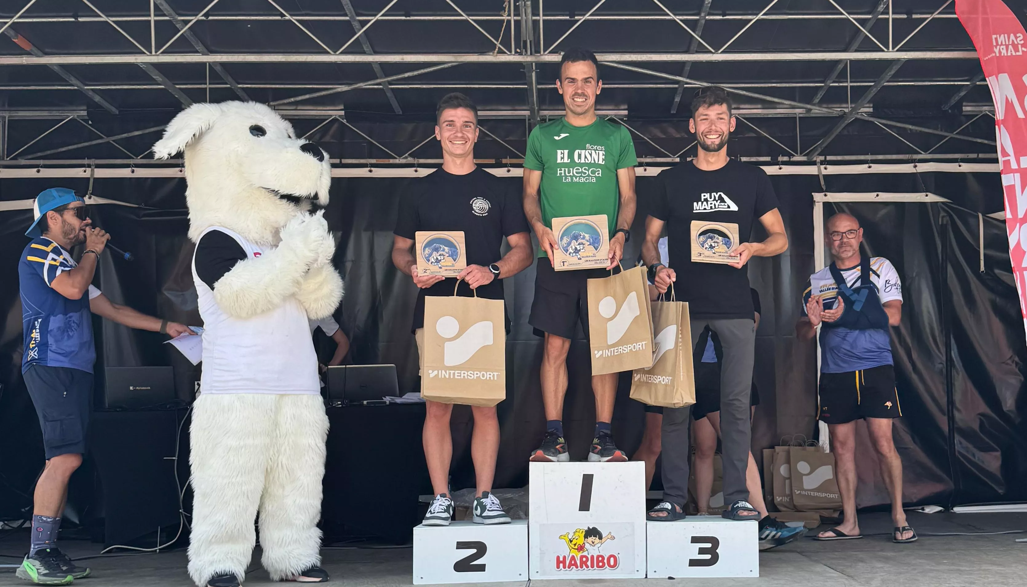 Alberto Puyuelo, en lo más alto del pódium en Saint Lary.