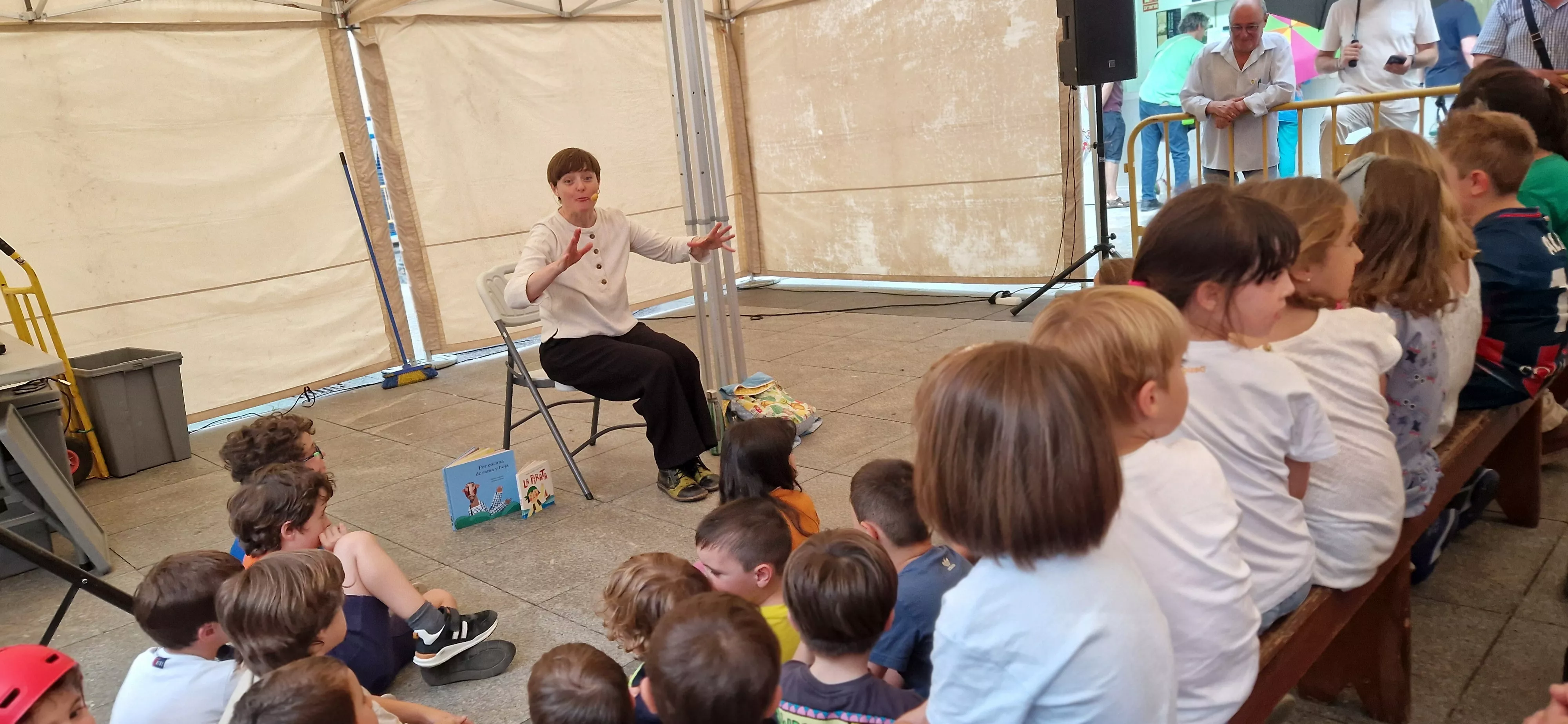 Sandra Araguás en la Feria del Libro de Huesca. Foto Myriam Martínez