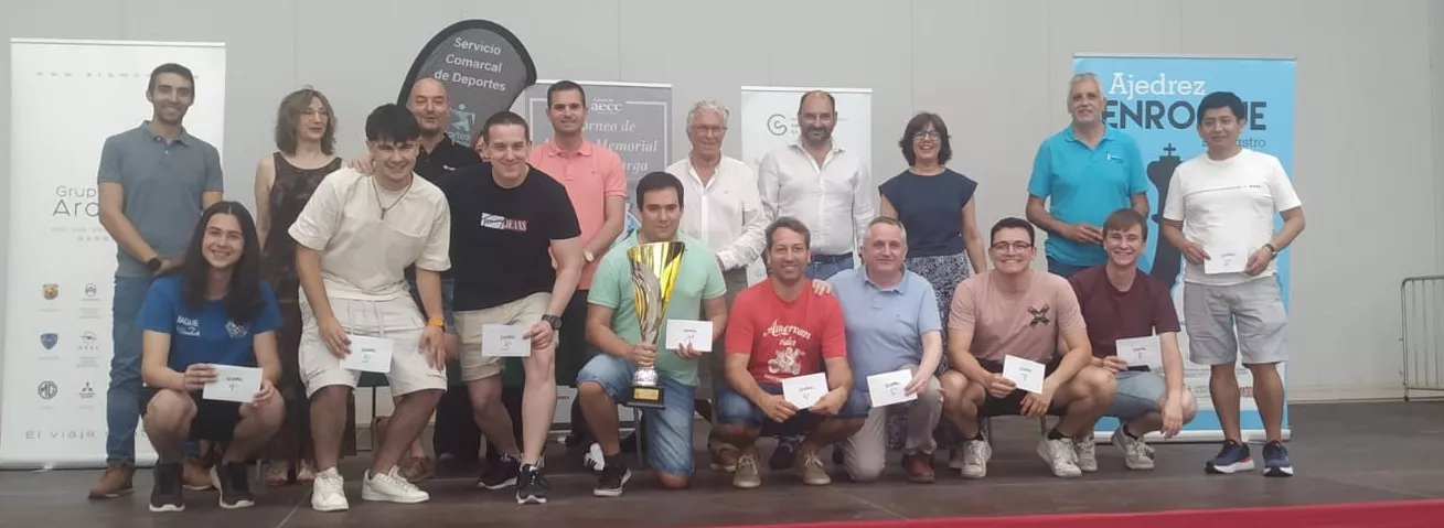 Foto de familia de los premiados.