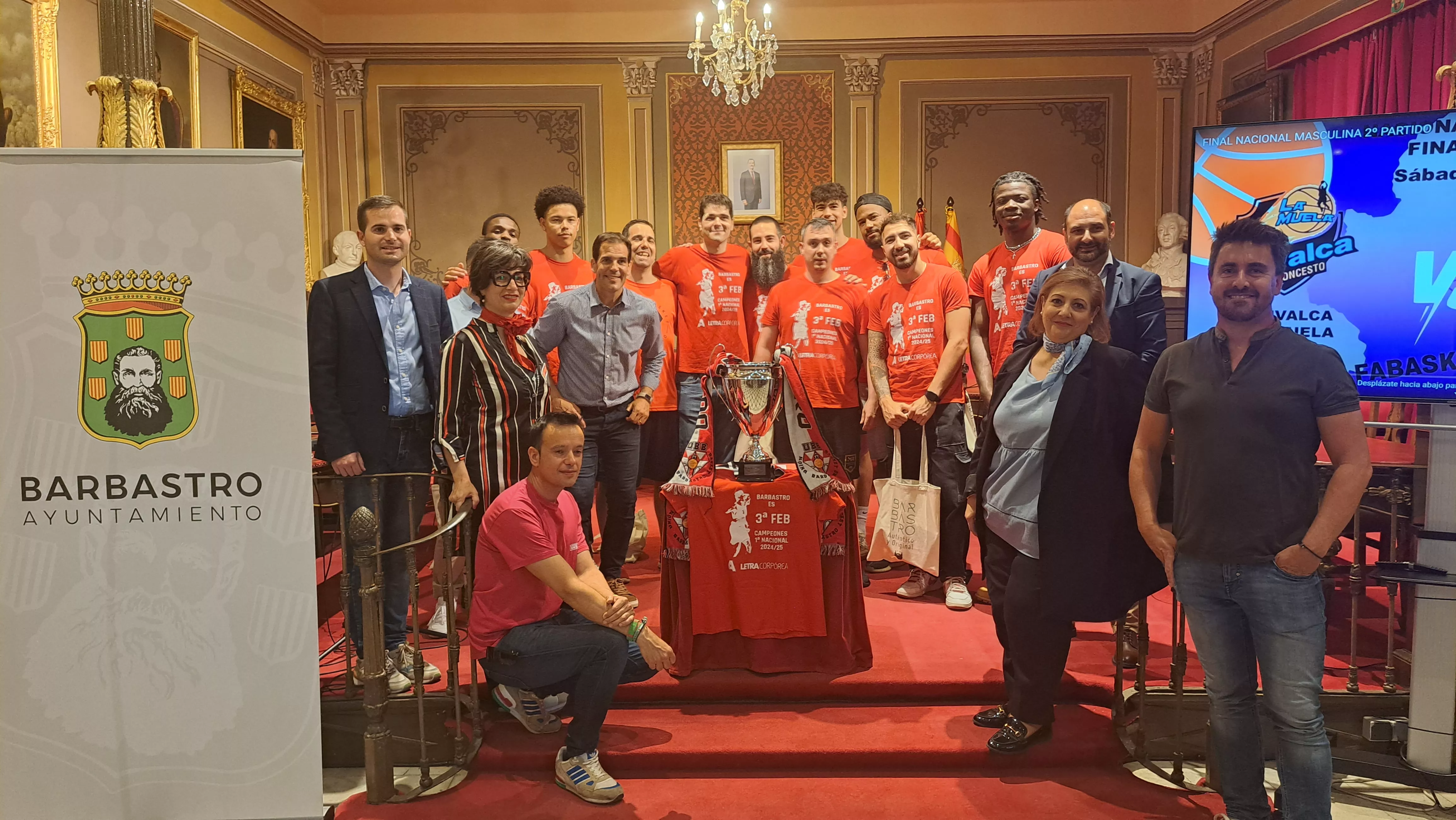 Recepción del Letra Corpórea Unión Basket Barbastro en el Ayuntamiento de la ciudad. 