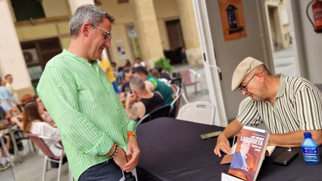 Conrad Blásquiz, en la 41 Feria del Libro de Huesca. Foto Myriam Martínez Conrad Blásquiz, en la 41 Feria del Libro de Huesca. Foto Myriam Martínez