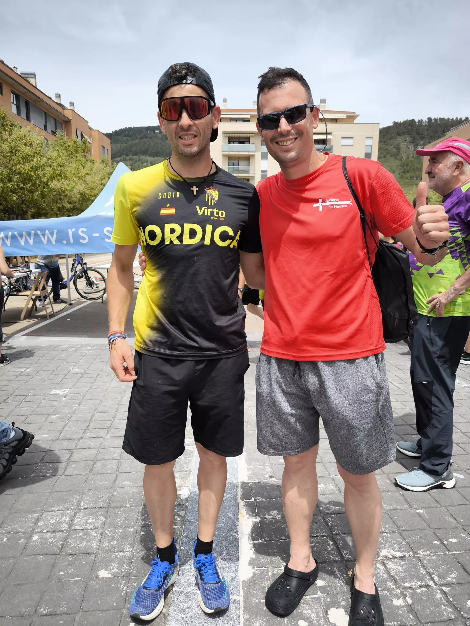 Los Javieres Iván Jaime y Nacho Dapena en el Oreka Marcha Nórdica de Ansoain