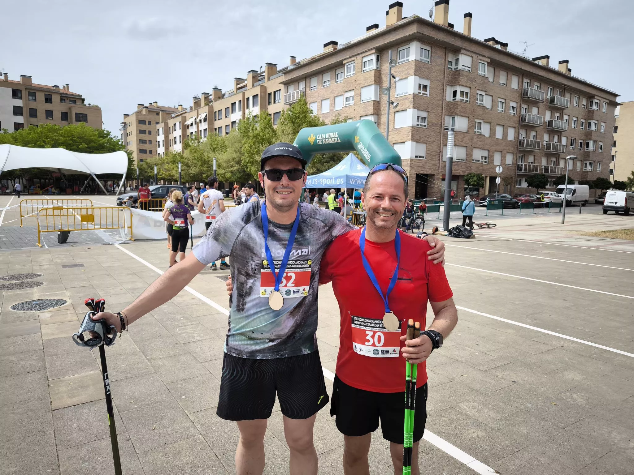 Los Javieres Iván Jaime y Nacho Dapena en el Oreka Marcha Nórdica de Ansoain