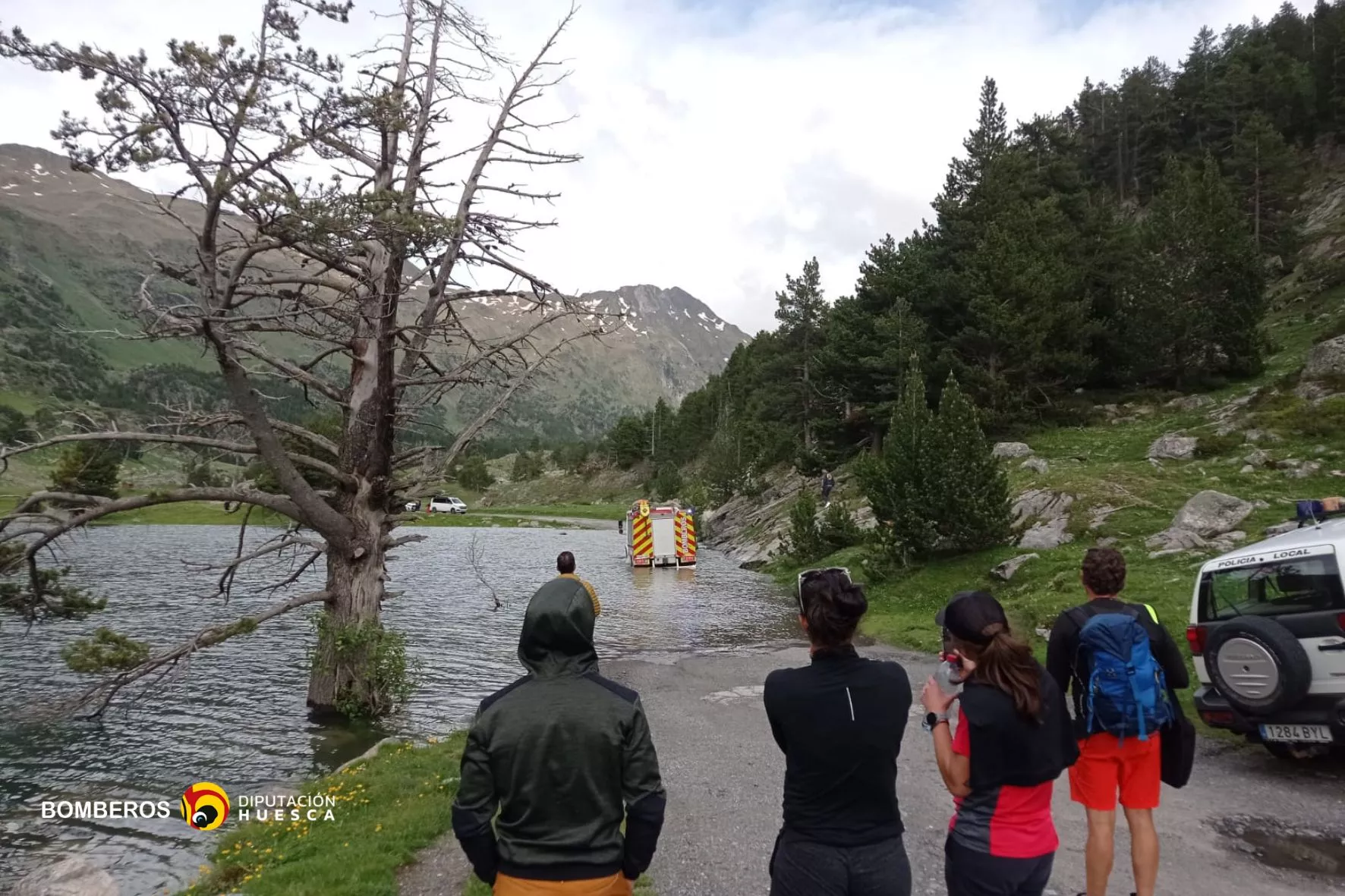 El deshielo en el ibón de Plan d’Estan obliga a rescatar a 30 senderistas atrapados en la Besurta