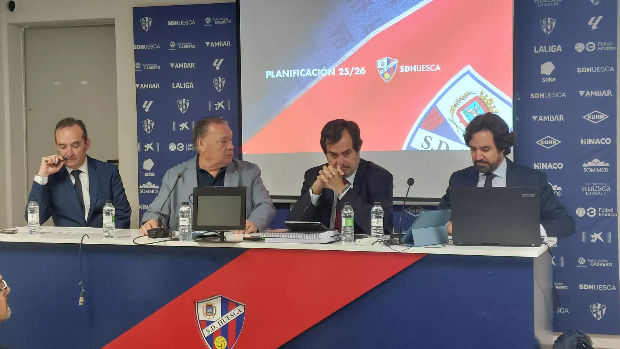 Imagen de la Junta General Extraordinaria de la SD Huesca del 4 de junio. Foto: Javier García Antón