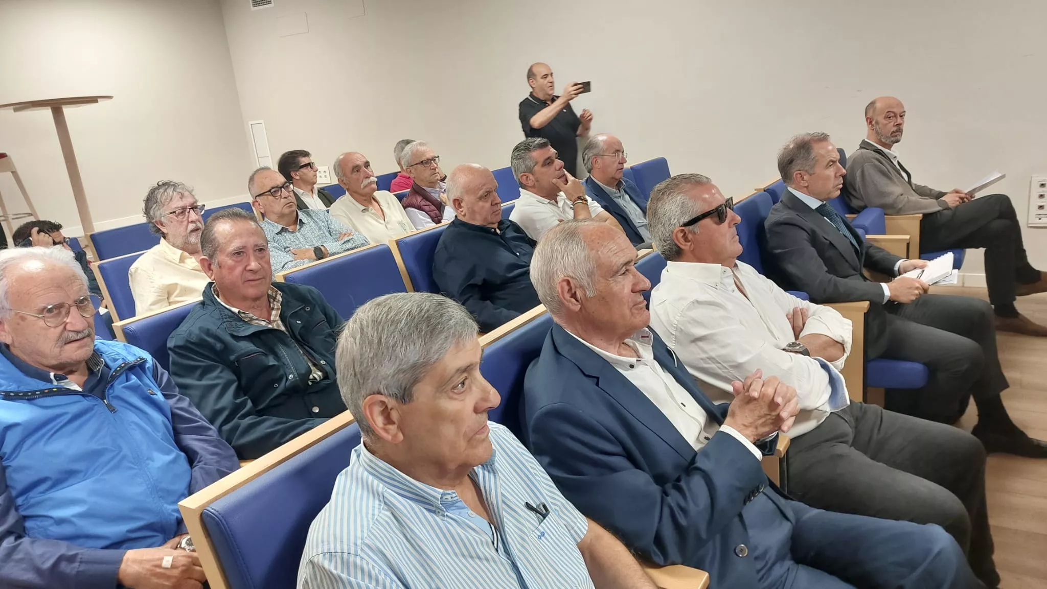 Accionistas asistentes a la Junta del Huesca