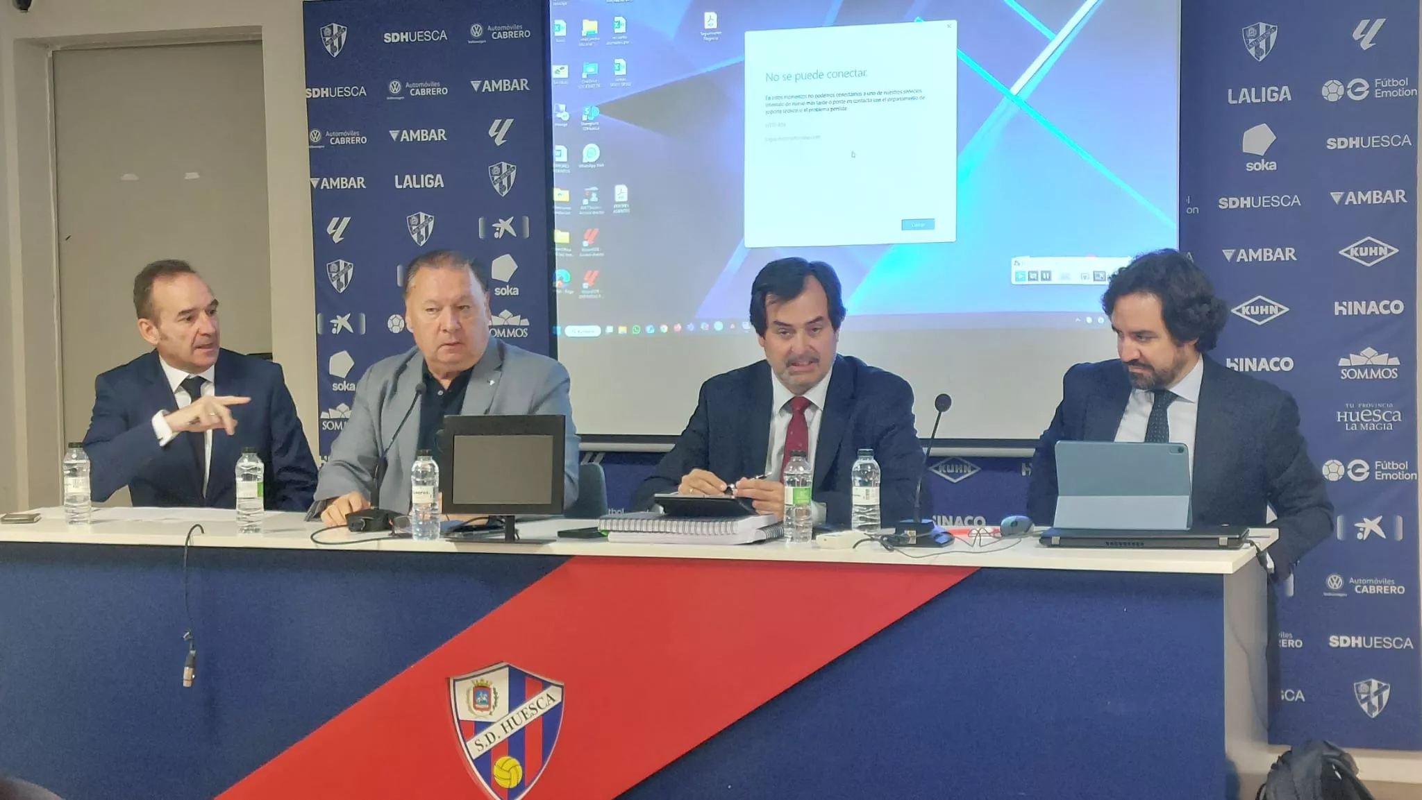 Antonio García Lapuente, Agustín Lasaosa, Ricardo Mur y Alfonso García en la Junta de Accionistas del Huesca anterior