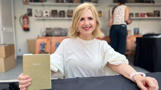 Pilar Clau con su nueva obra. Pilar Clau con su nueva obra.