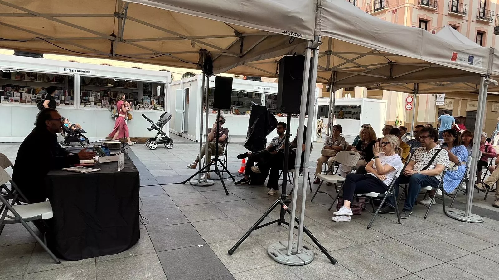 Presentación de Agustín Faro-Forteza en la 41 Feria del Libro de Huesca. Foto Mercedes Manterola