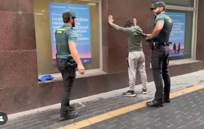 Momento de la detención de un hombre por tres robos en el Somontano.