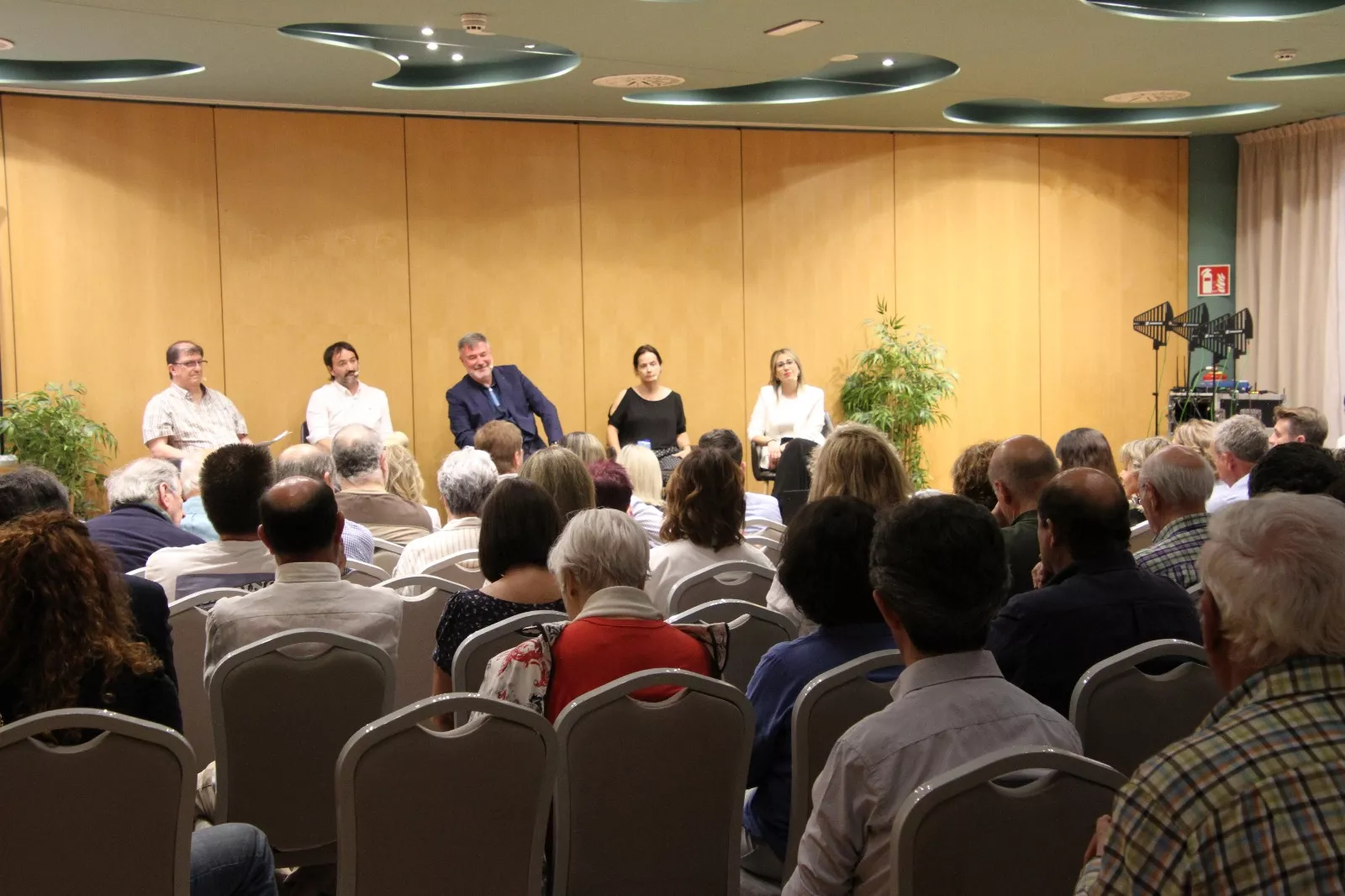 Mesa redonda sobre salud mental organizada por el PSOE. Foto Carlos Neofato