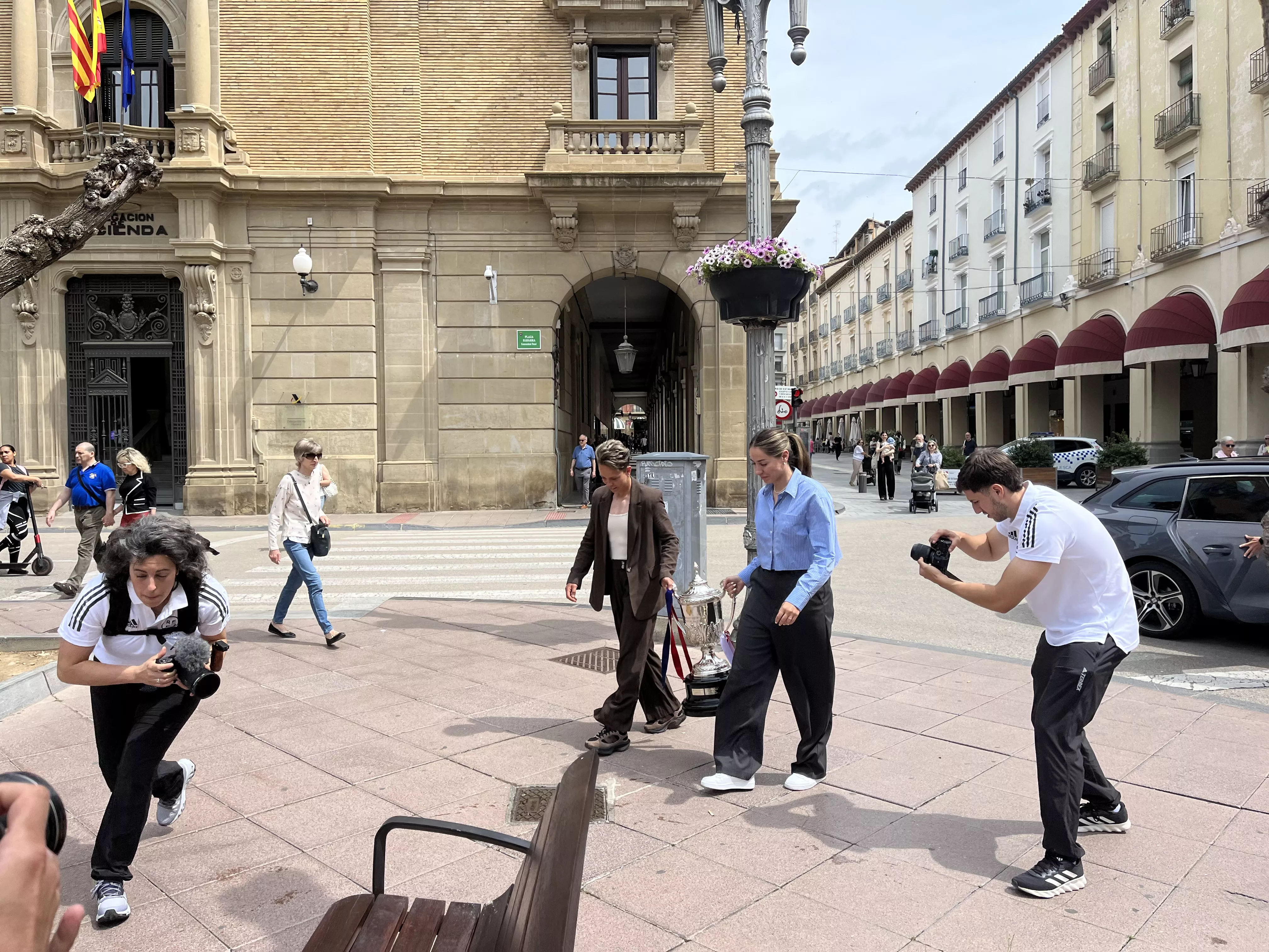 Llegada de la Copa de la Reina a Huesca. Foto: Adri Mora