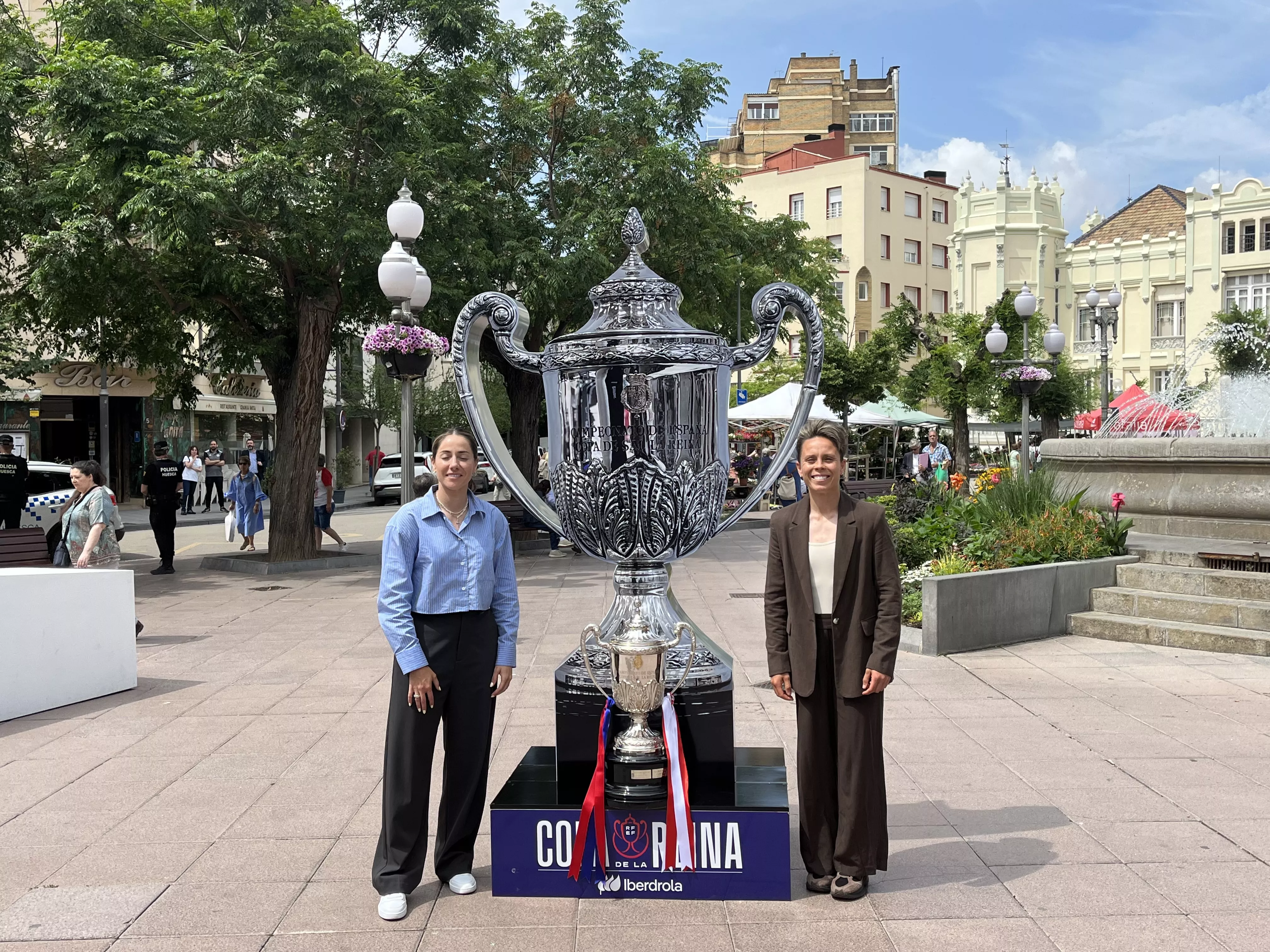 Llegada de la Copa de la Reina a Huesca. Foto: Adri Mora