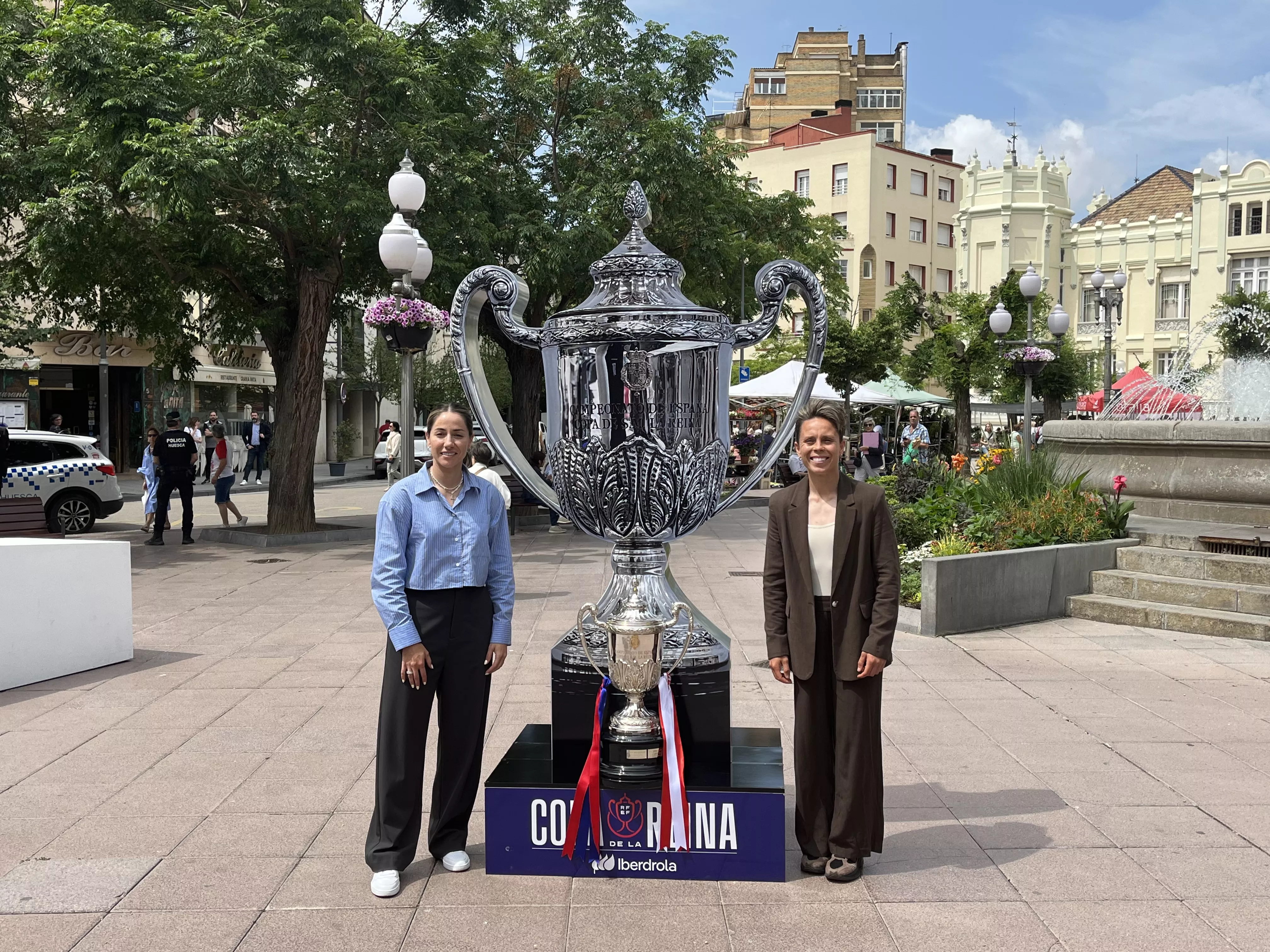 Llegada de la Copa de la Reina a Huesca. Foto: Adri Mora