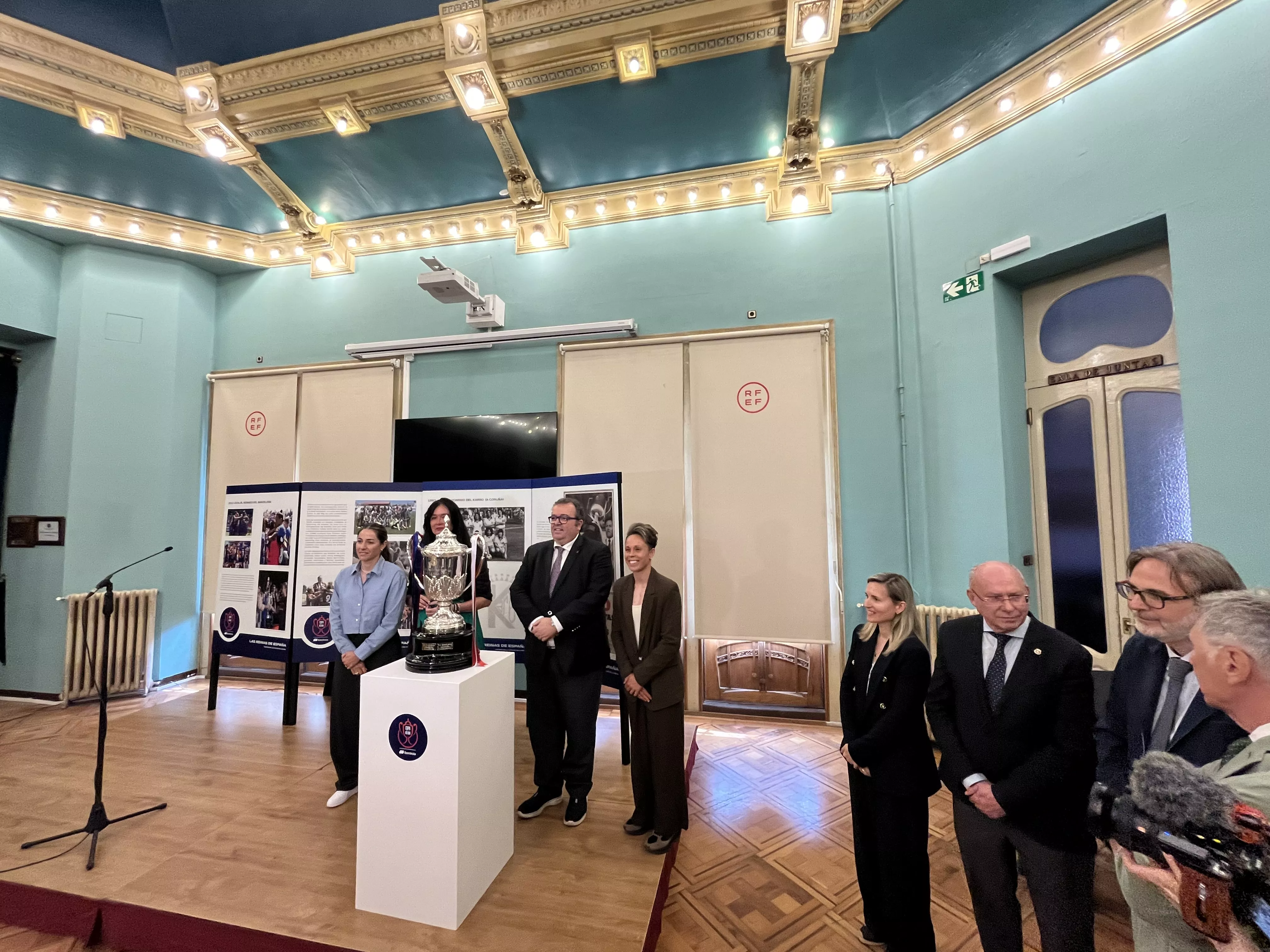 Llegada de la Copa de la Reina a Huesca. Foto: Adri Mora