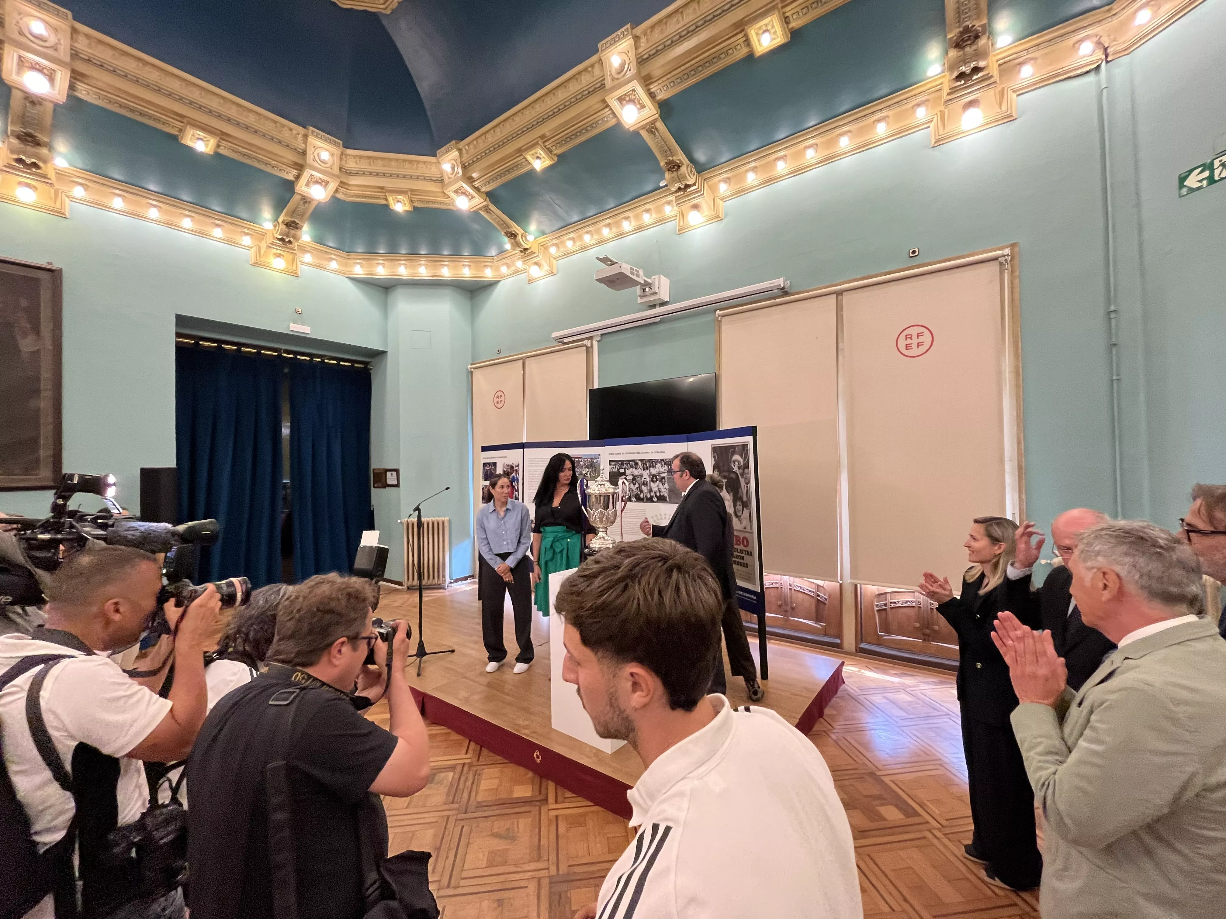 Llegada de la Copa de la Reina a Huesca. Foto: Adri Mora