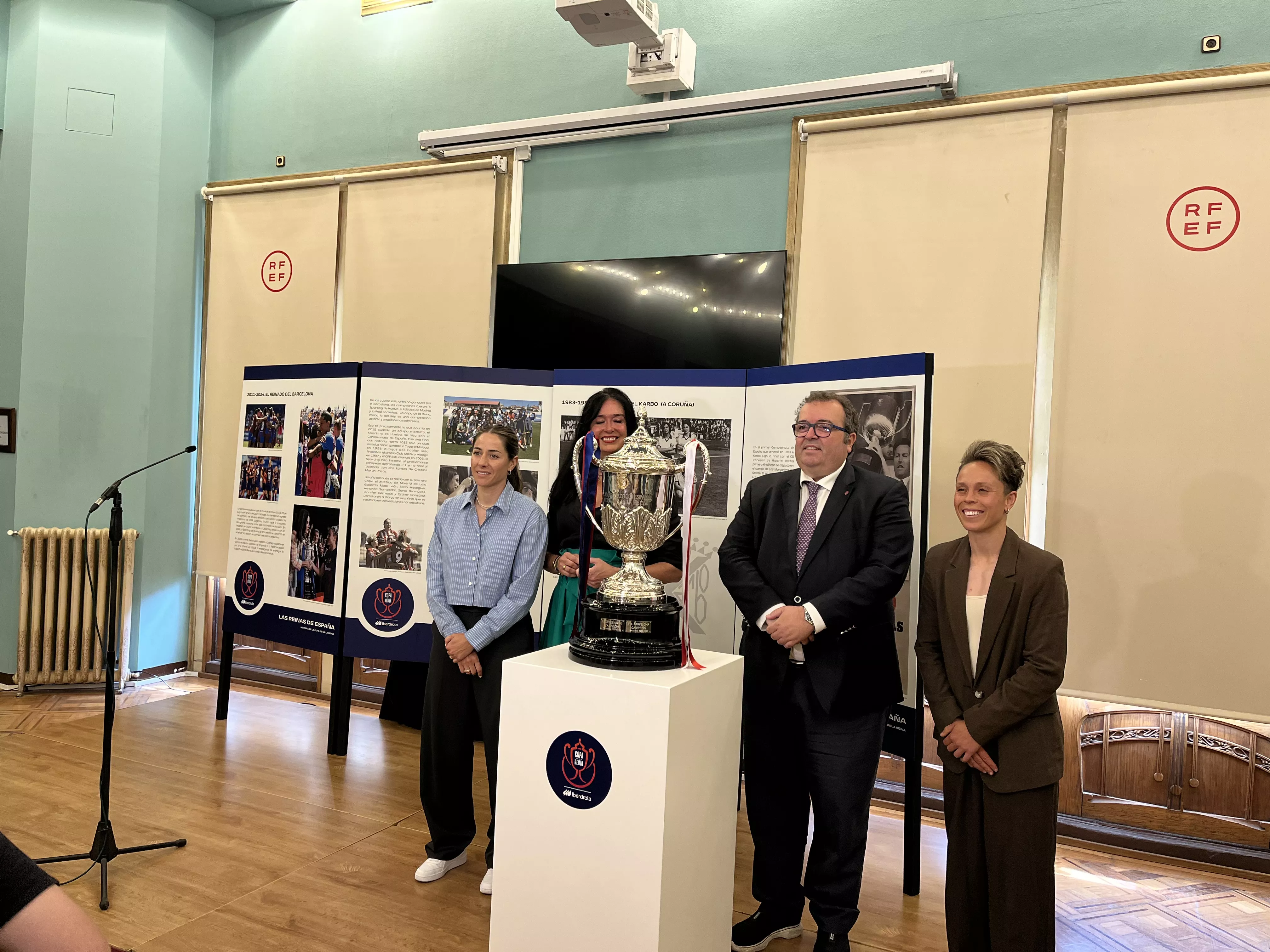 Llegada de la Copa de la Reina a Huesca. Foto: Adri Mora