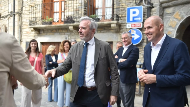Azcón y el alcalde de Boltaña, José María Giménez. Foto Verónica Lacasa Azcón y el alcalde de Boltaña, José María Giménez. Foto Verónica Lacasa