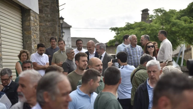 Asistentes al acto en Boltaña. Foto Verónica Lacasa Asistentes al acto en Boltaña. Foto Verónica Lacasa
