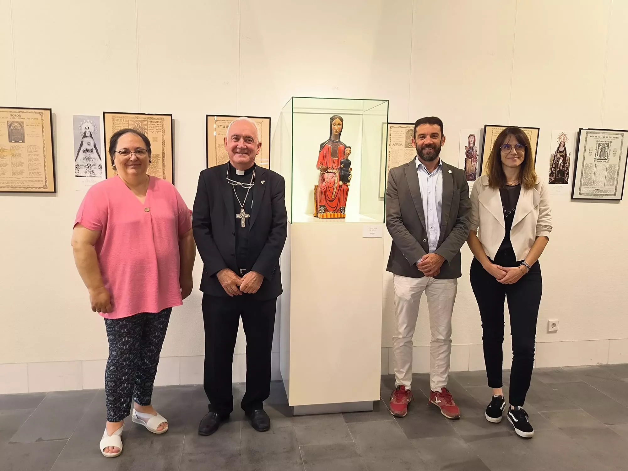 El Ayuntamiento de Aínsa y el Obispado colaborar para mejorar la visita a la colegiata.