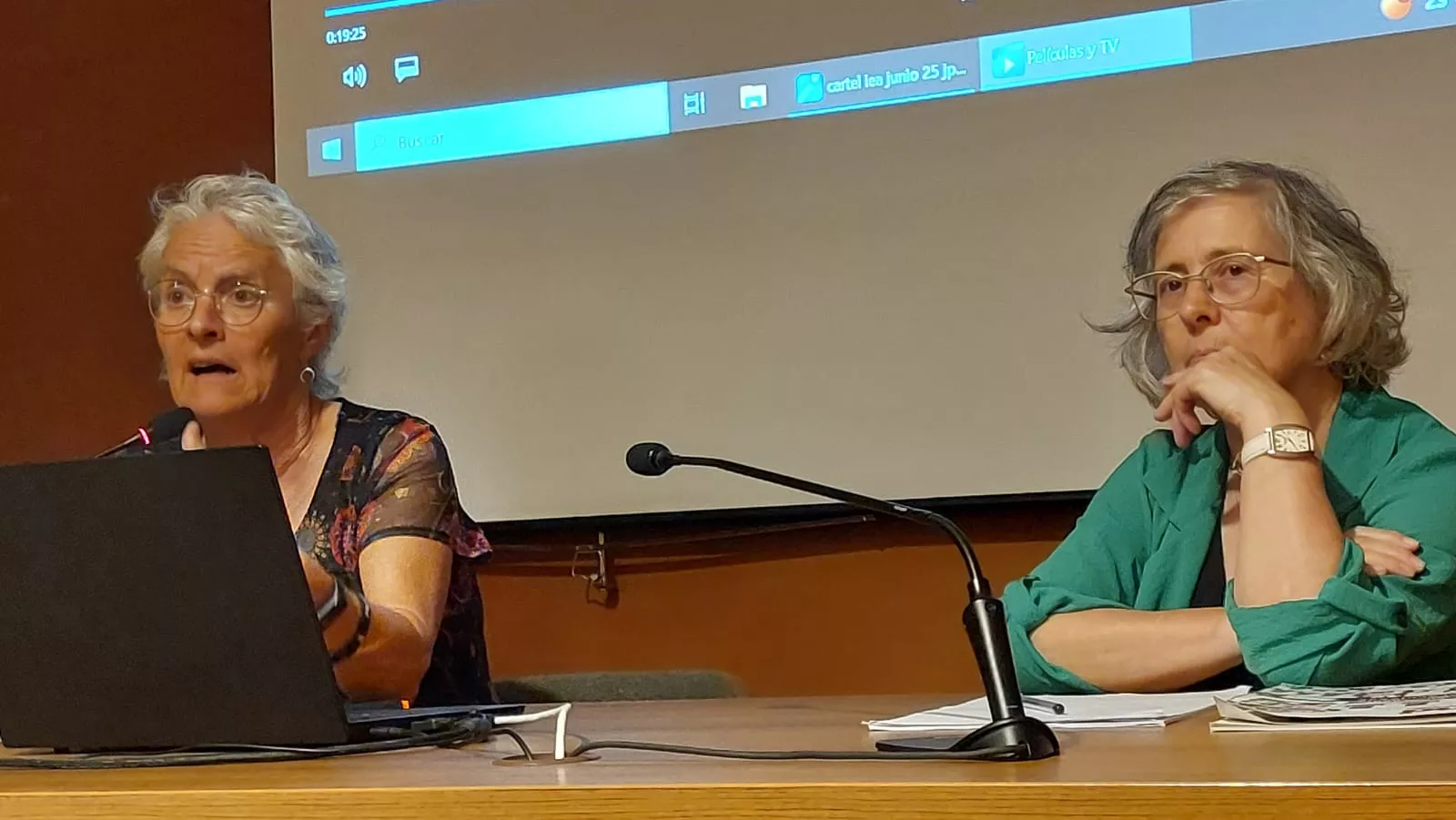 Consuelo Miqueo y Concha Muñoz.