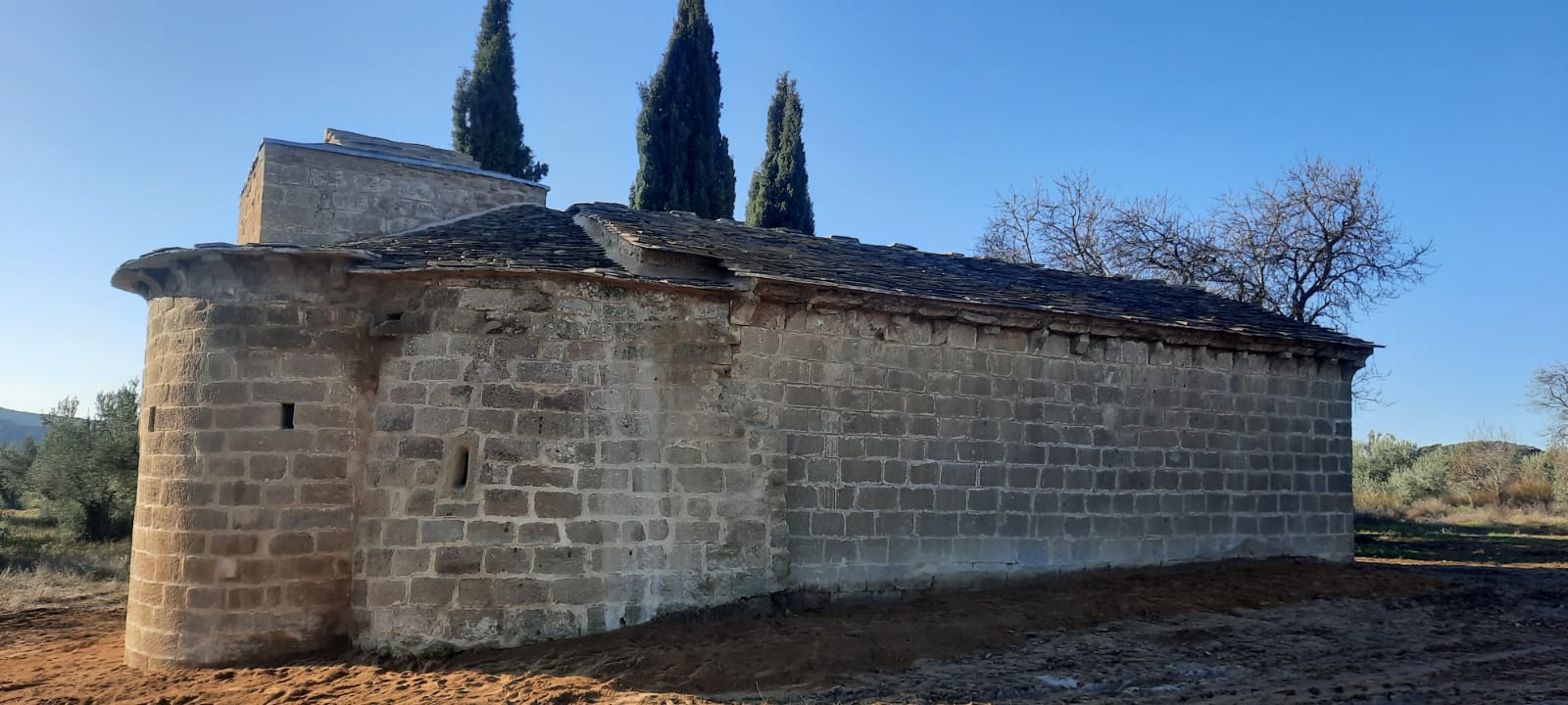 Imágenes de la ermita de Santa Lucía de Ayerbe restaurada