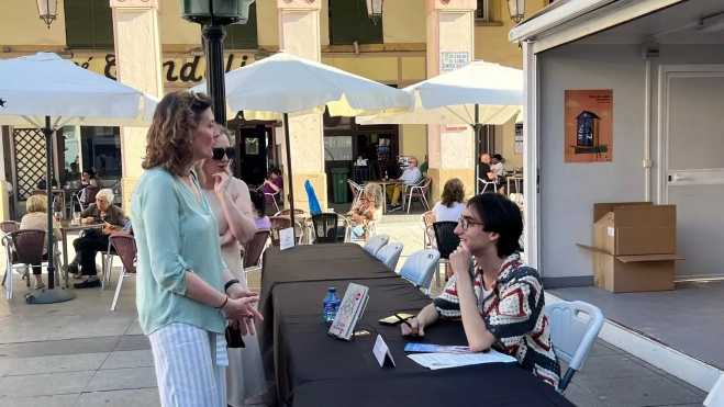 Ignacio Aurensanz firma ejemplares de su obra. Foto Mercedes Manterola Ignacio Aurensanz firma ejemplares de su obra. Foto Mercedes Manterola
