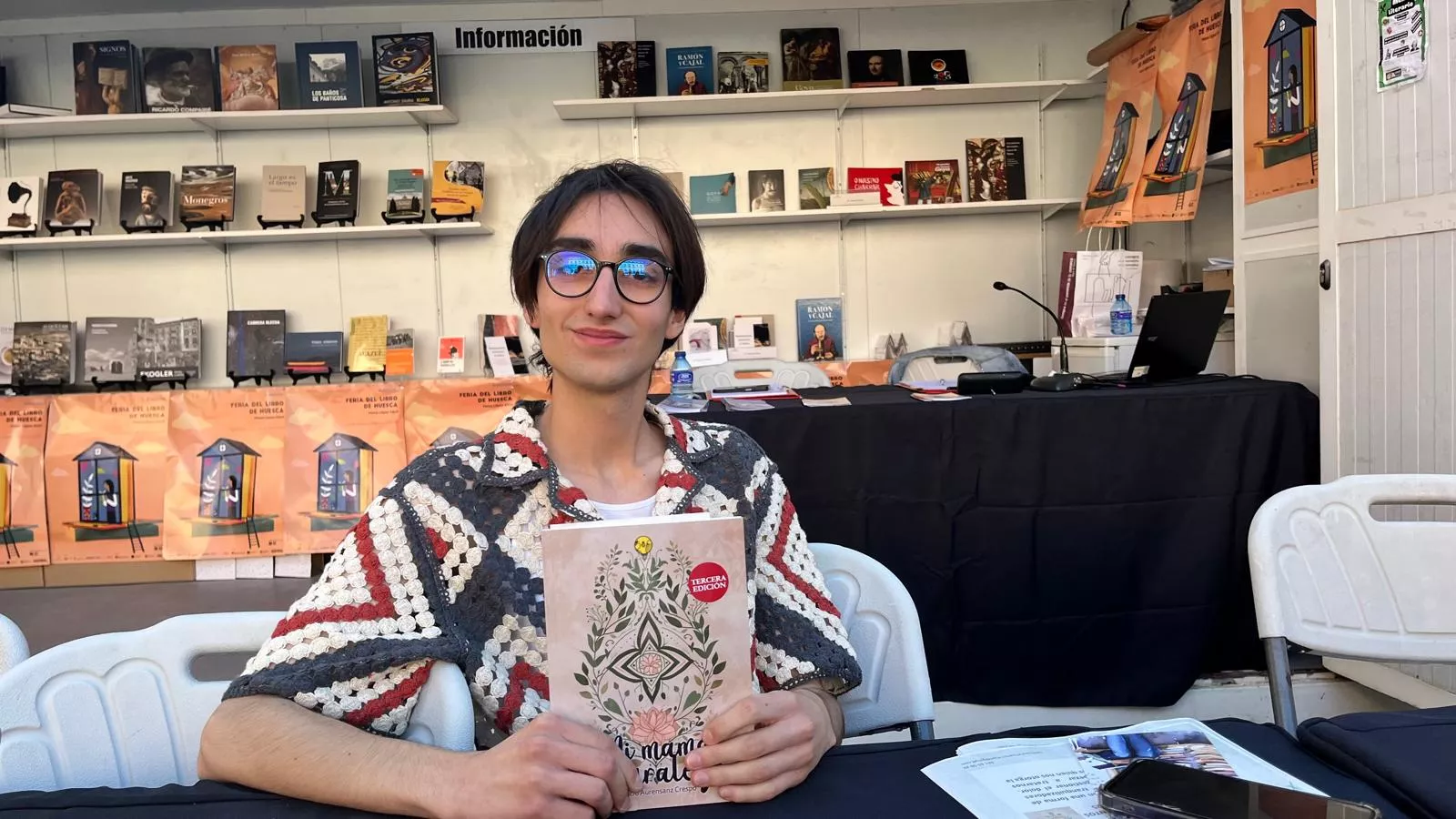  Ignacio Aurensanz Crespo con su obra, 'Mi Mamá Naturaleza'. Foto Mercedes Manterola