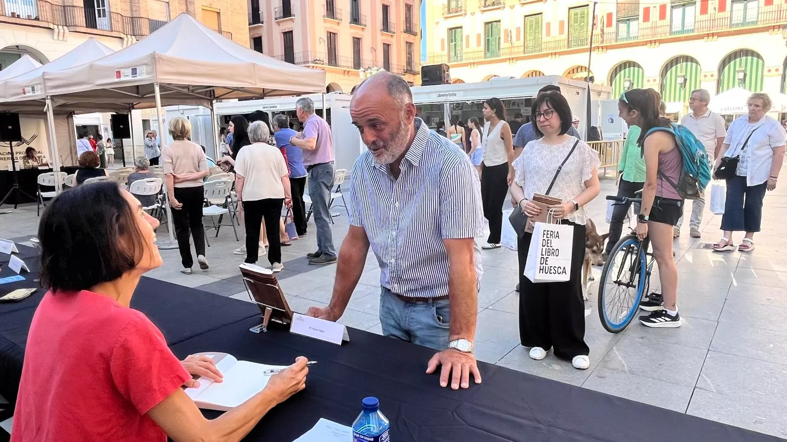 Firma de ejemplares de Paula Figols, Foto Mercedes Manterola