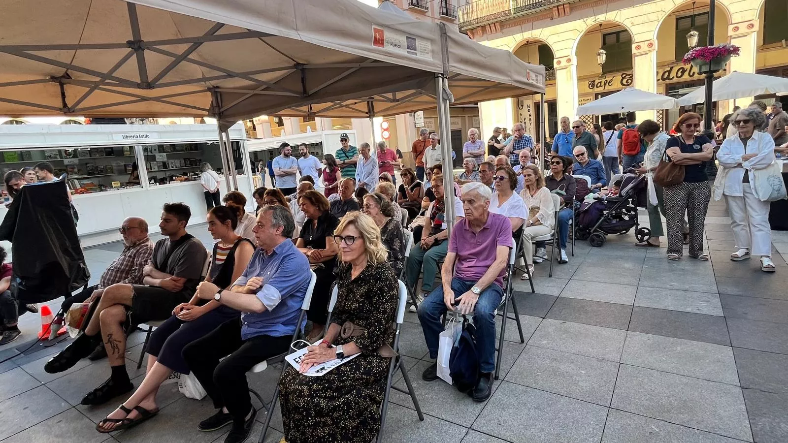 Público en la presentación de Sandra Blasco. Foto Mercedes Manterola
