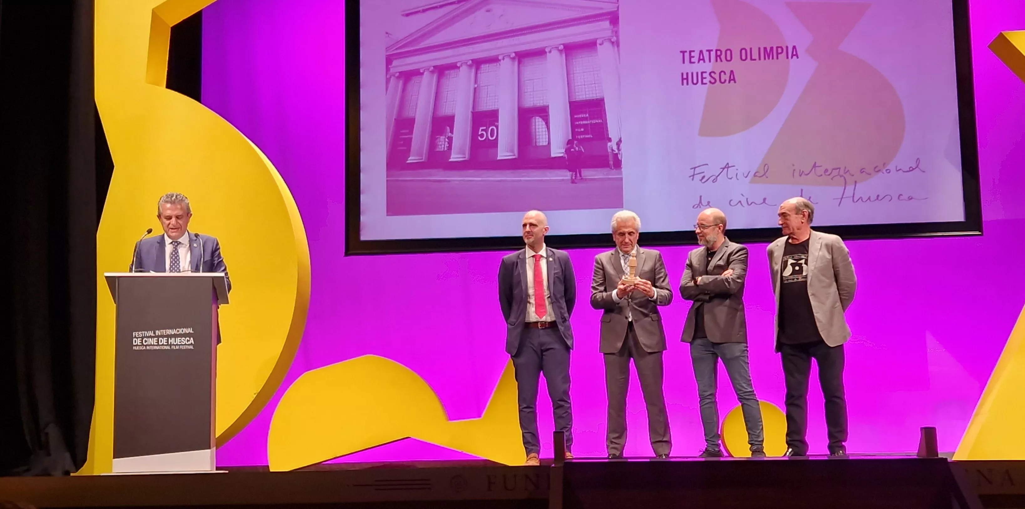 Premio Danzante de Honor para el Teatro Olimpia. Foto Myriam Martínez