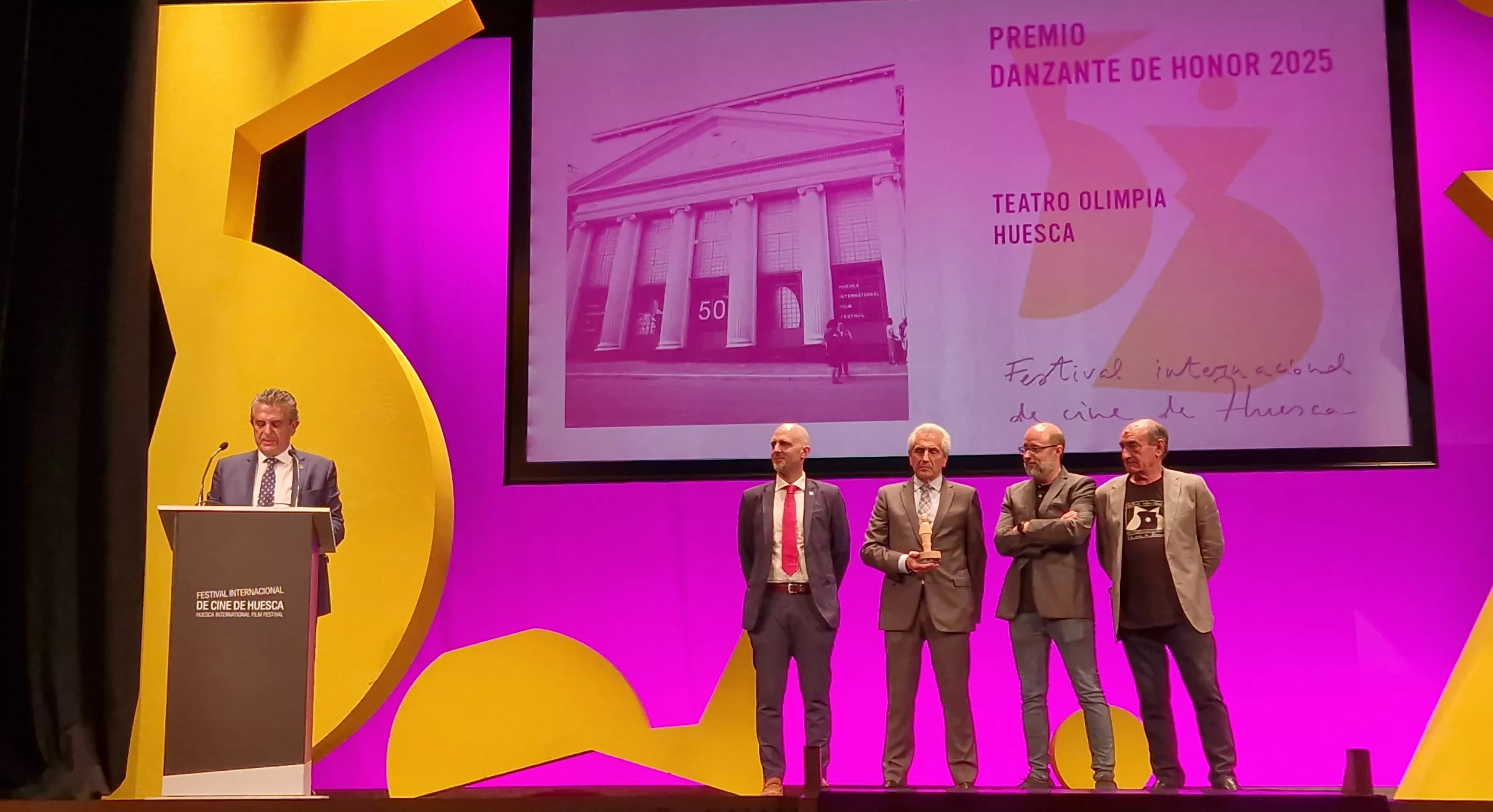 Premio Danzante de Honor para el Teatro Olimpia. Foto Myriam Martínez