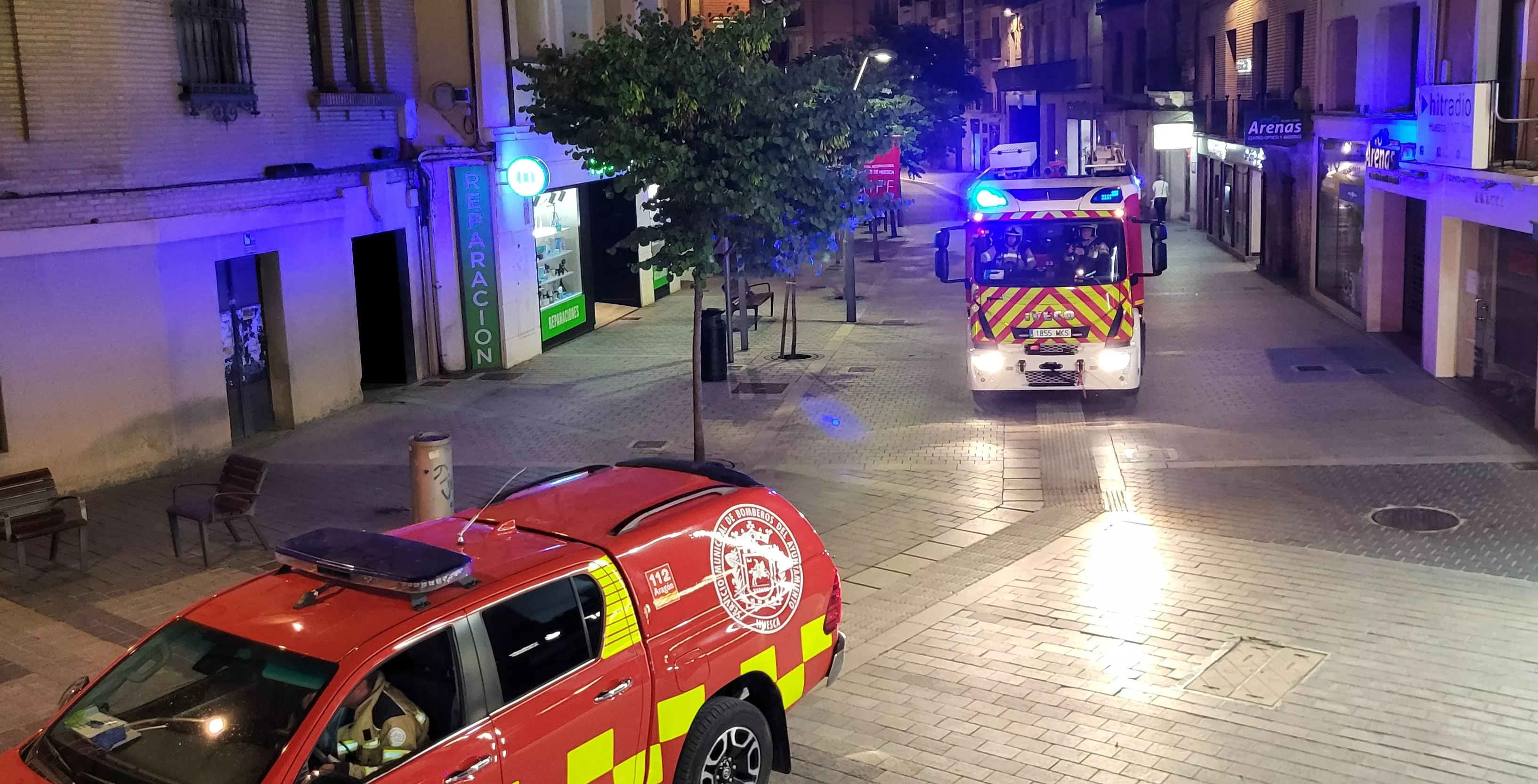 Los Bomberos de Huesca camino de la emergencia en una vivienda de la calle Sancho Abarca. Los Bomberos de Huesca camino de la emergencia en una vivienda de la calle Sancho Abarca.