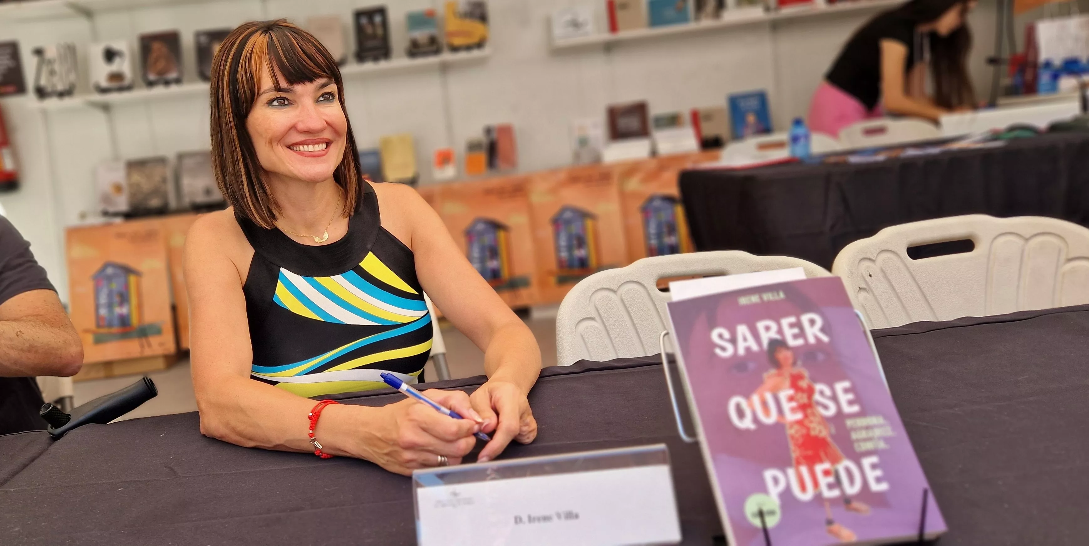 Irene Villa en la Feria del Libro de Huesca: "Algunos lectores me dicen que 'Saber que se puede' les ha ayudado más que años de terapia". Foto Myriam Martínez