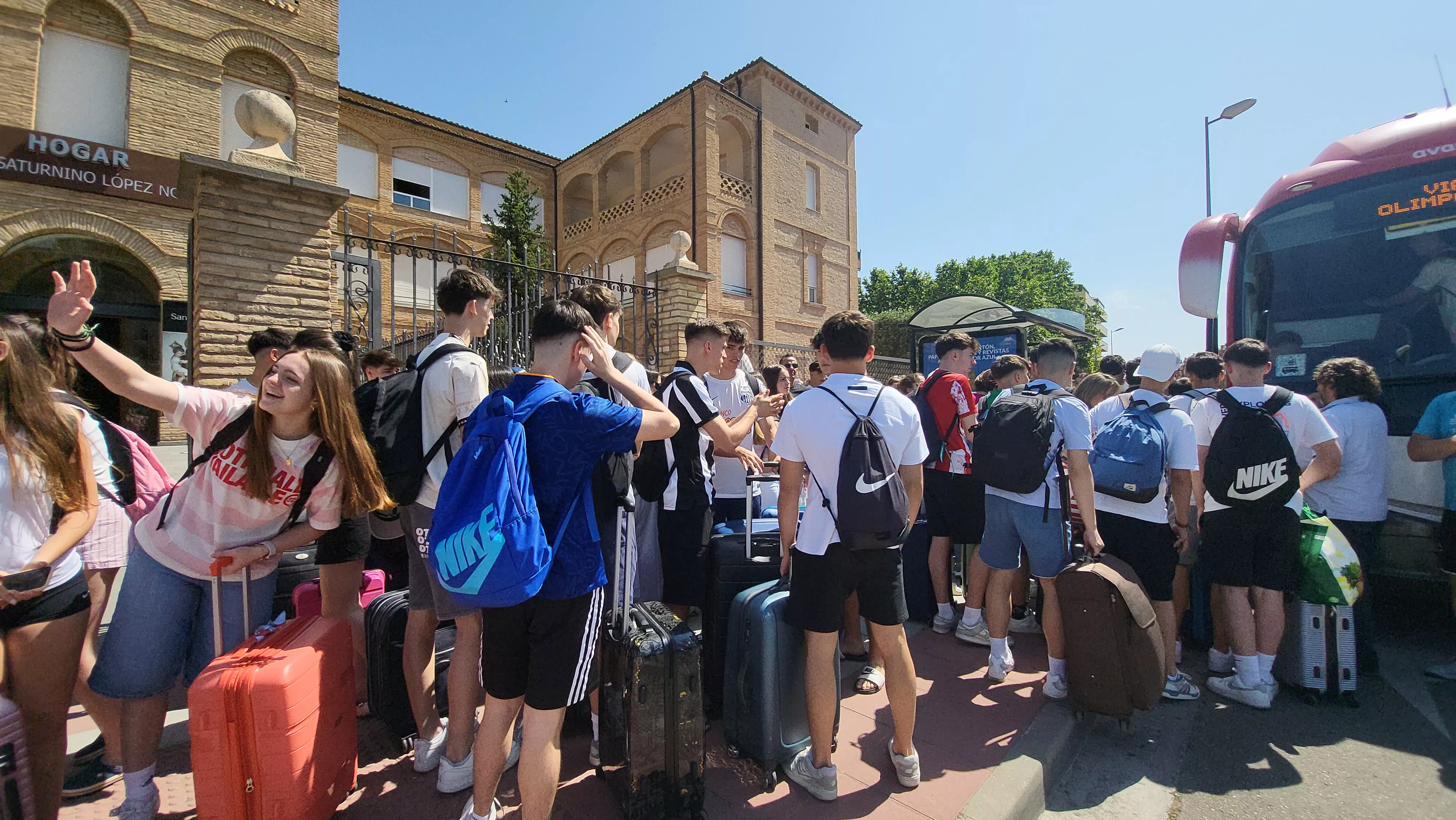 Estudiantes de Huesca viajan a Salou tras el bachillerato y la PAU. Foto Mercedes Manterola