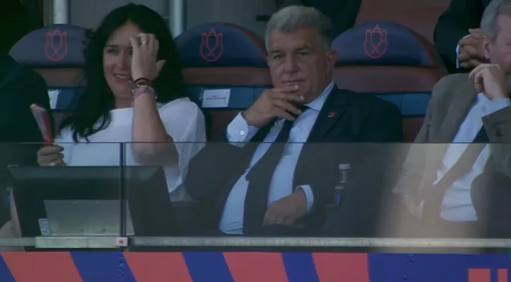 Laporta, junto a Lorena Orduna en el palco.