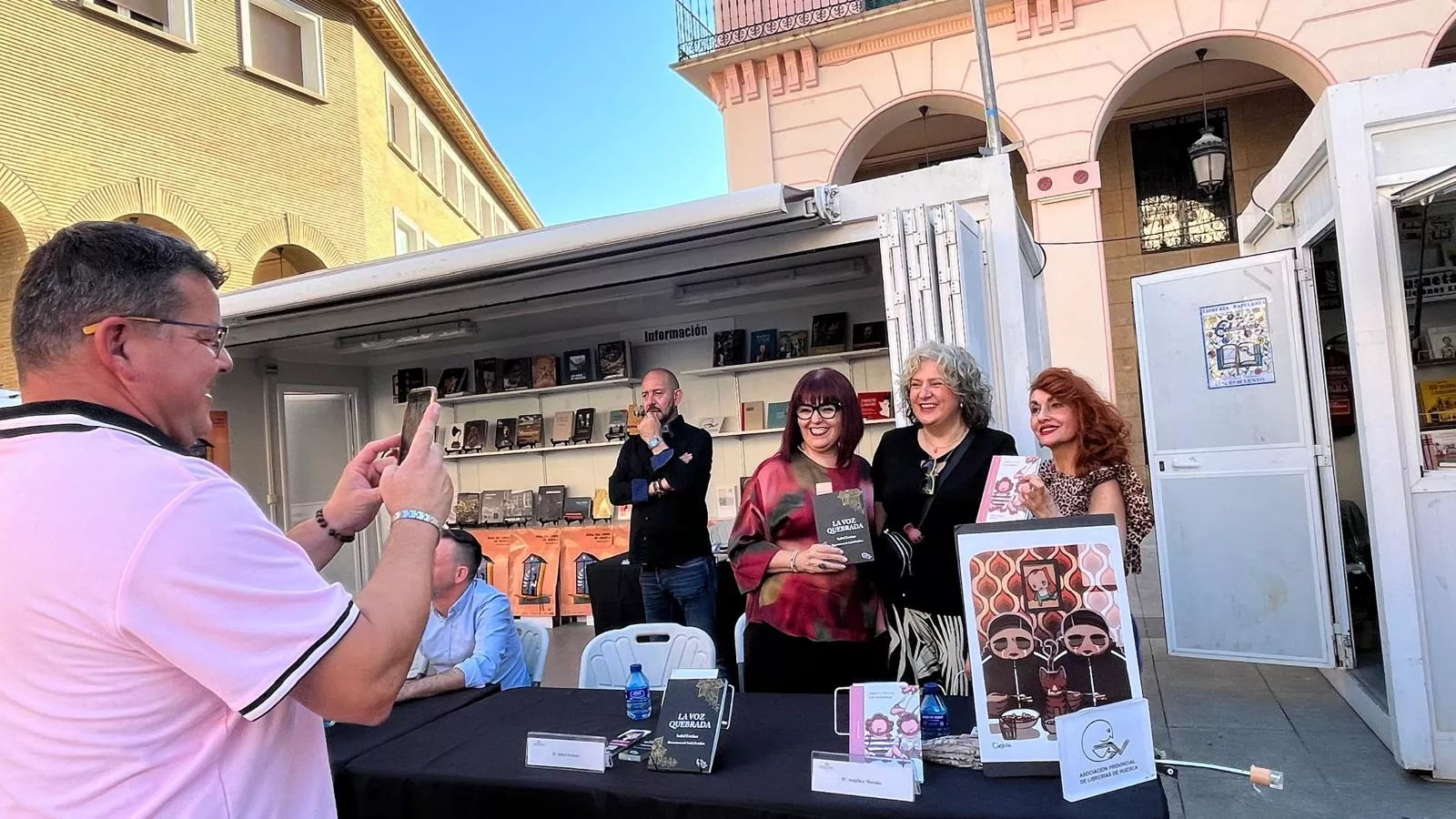 Jornada del sábado en la Feria del Libro de Huesca. Foto Mercedes Manterola