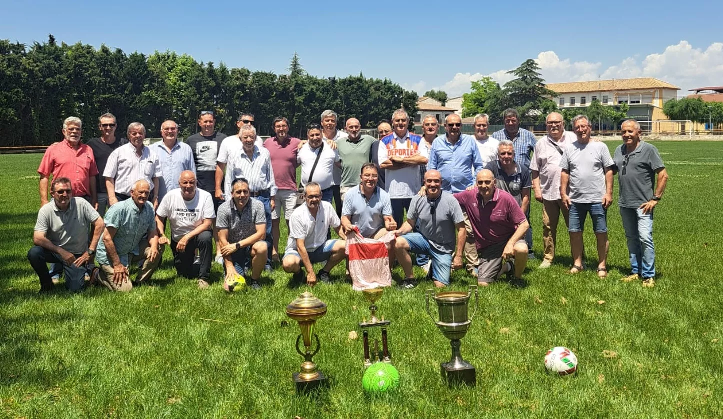 Emotivo encuentro en Laborda de exjugadores del Peralta Emotivo encuentro en Laborda de exjugadores del Peralta