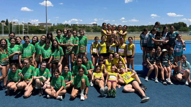 Las chicas de Intec-Zoiti, bronce. Las chicas de Intec-Zoiti, bronce.