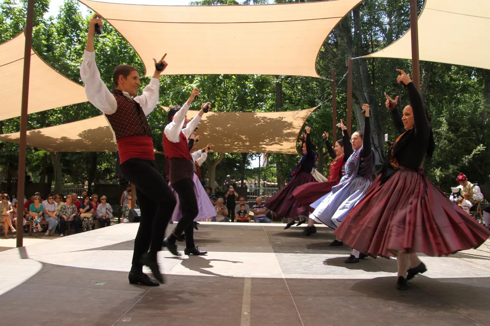 Fin de curso del Grupo Folklórico San Lorenzo. Foto Carlos Neofato 