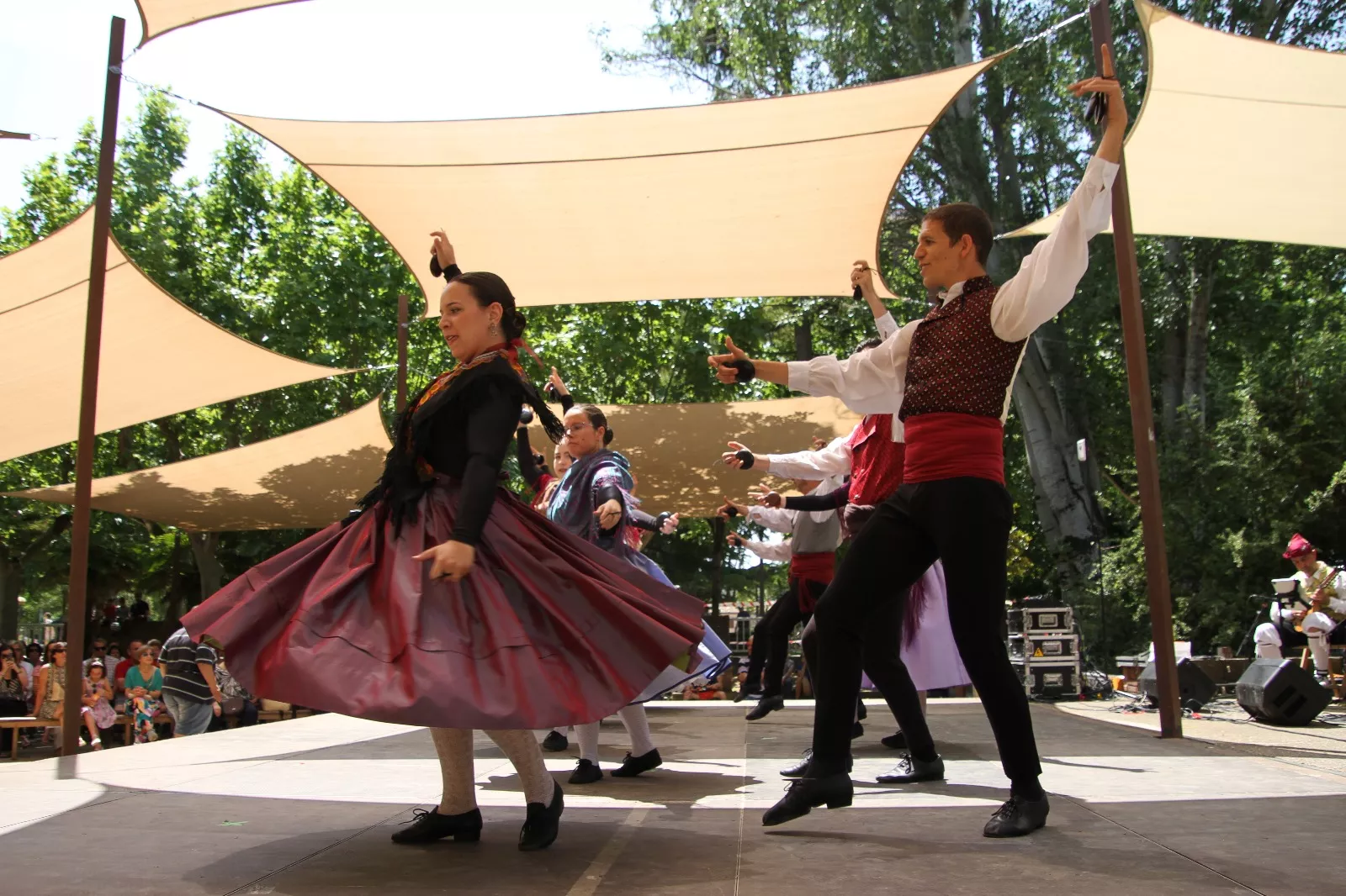 Fin de curso del Grupo Folklórico San Lorenzo. Foto Carlos Neofato 