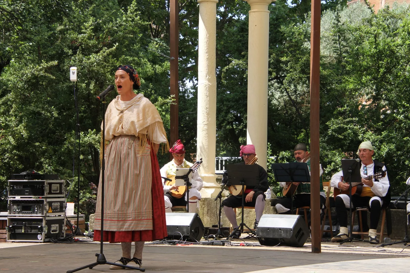 Fin de curso del Grupo Folklórico San Lorenzo. Foto Carlos Neofato 