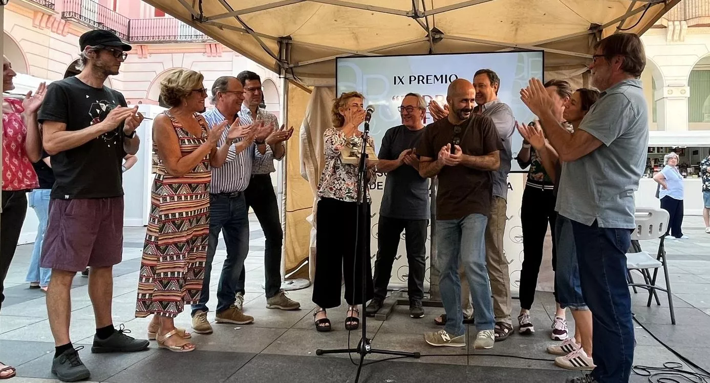 Reconocimiento de los libreros a Ludi Escartín en el cierre de la Feria del Libro de Huesca. Foto Mercedes Manterola