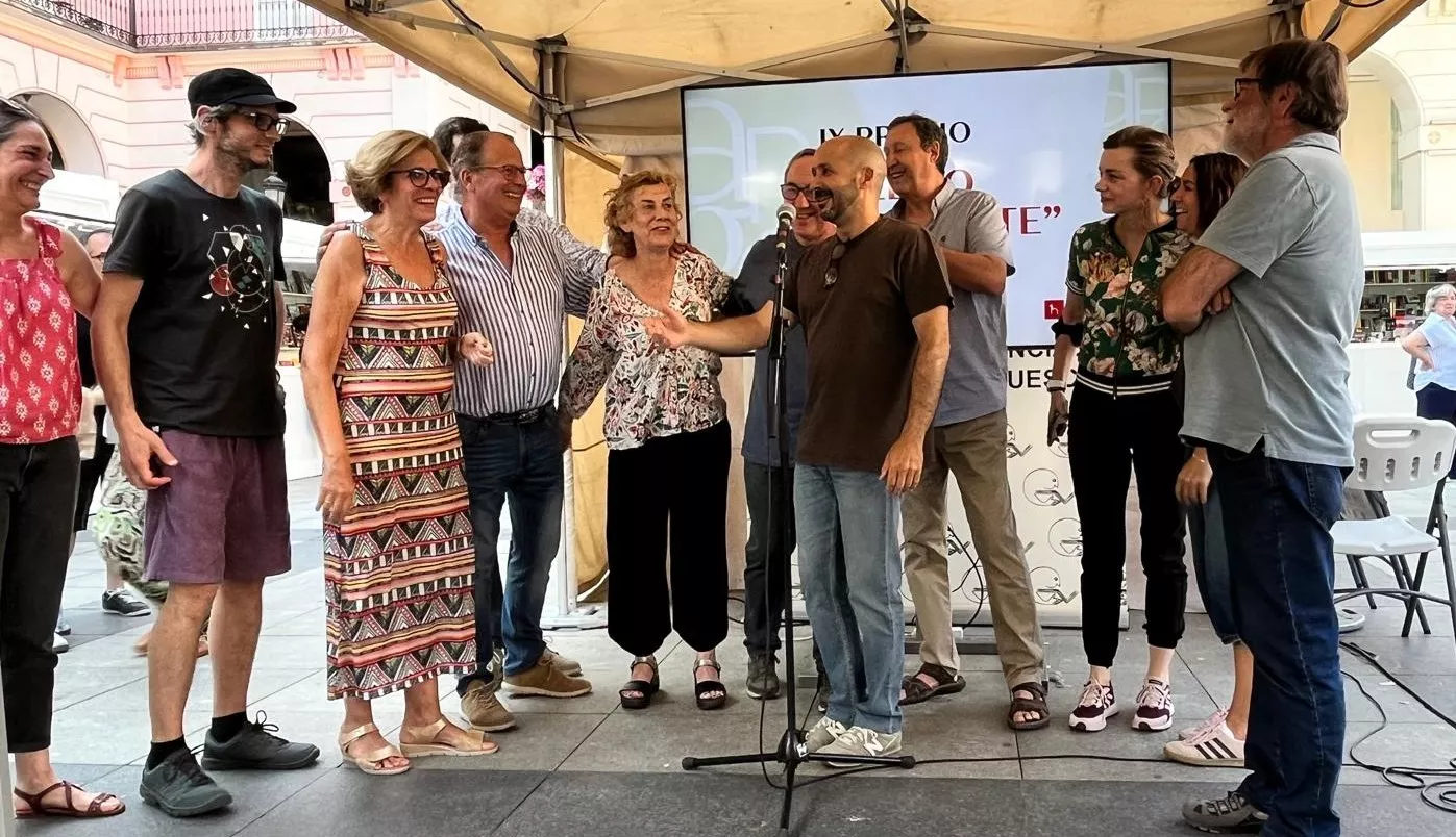 Reconocimiento de los libreros a Ludi Escartín en el cierre de la Feria del Libro de Huesca. Foto Mercedes Manterola