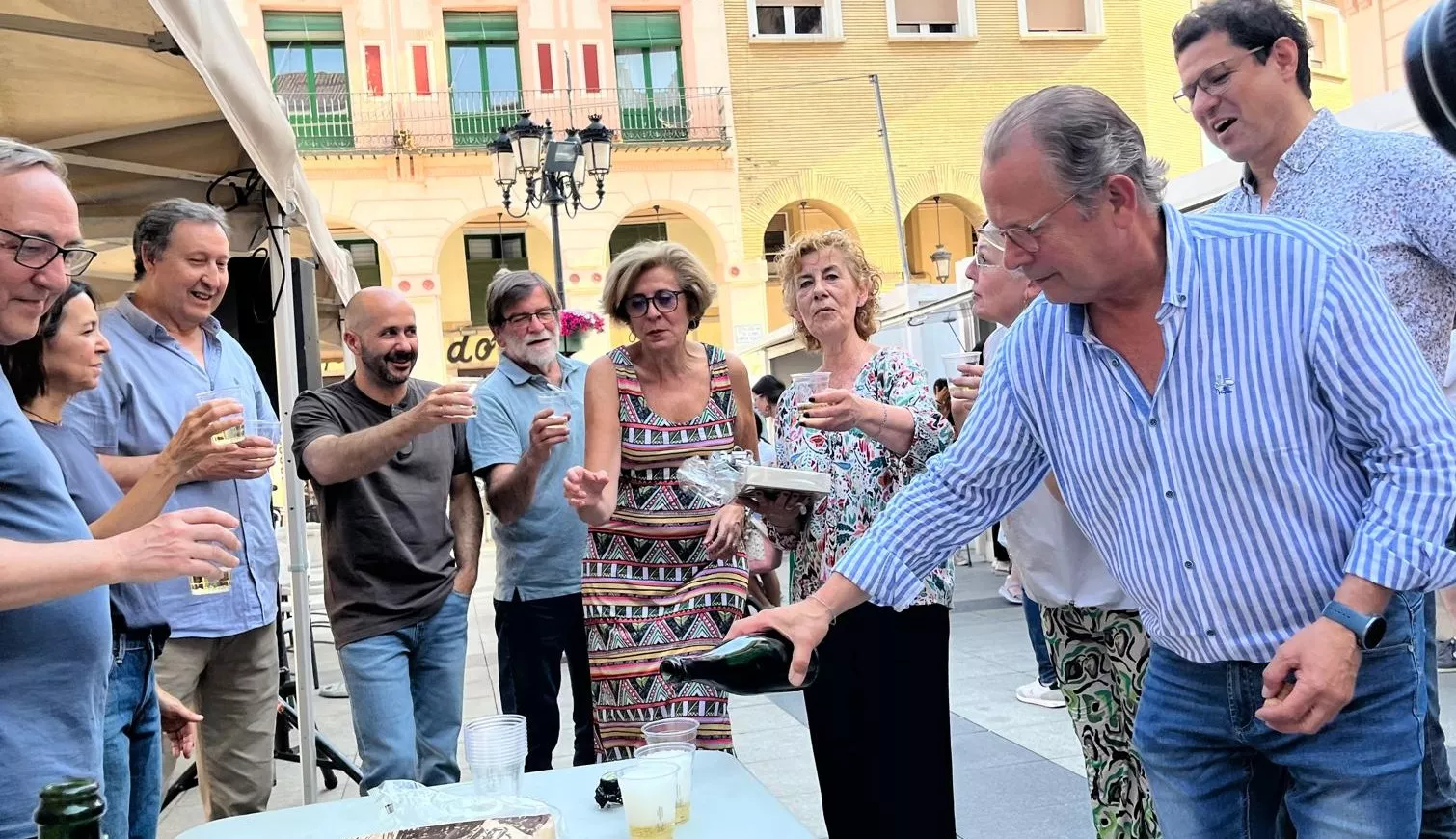 Reconocimiento de los libreros a Ludi Escartín en el cierre de la Feria del Libro de Huesca. Foto Mercedes Manterola