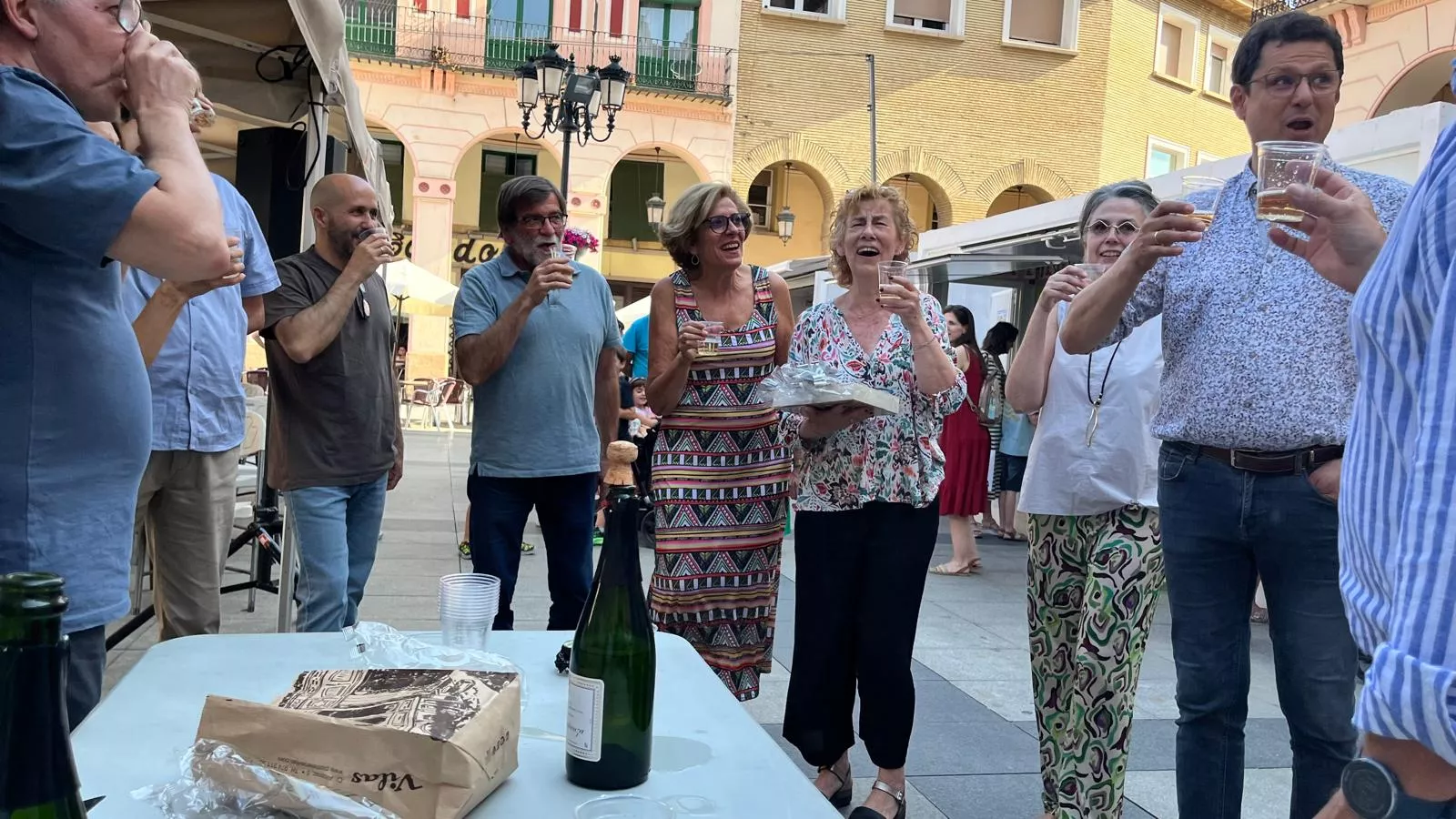 Reconocimiento de los libreros a Ludi Escartín en el cierre de la Feria del Libro de Huesca. Foto Mercedes Manterola