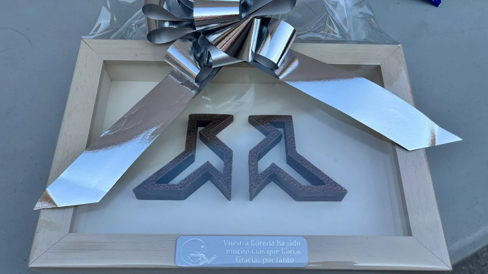 Reconocimiento de los libreros a Ludi Escartín en el cierre de la Feria del Libro de Huesca. Foto Mercedes Manterola